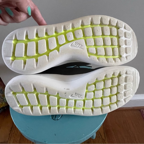 Nike Roshe Run Two Black Anthracite 854931-002 Women’s Size 8 - Picture 2 of 7